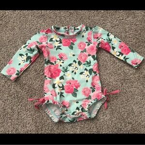 Like new ruffle butts swimsuit • 12-18 floral rash guard upf 50+